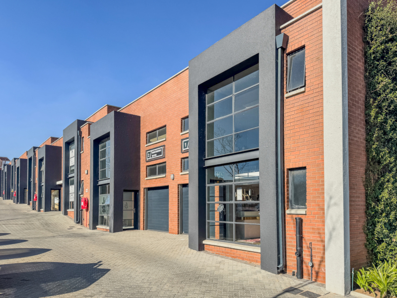 long exterior view of the commercial units at innovation worx - richards drive